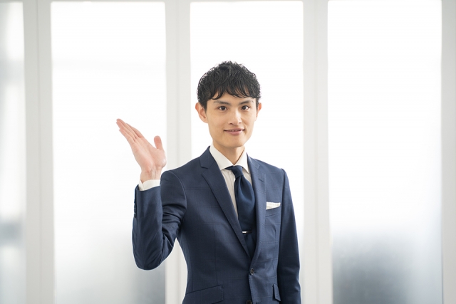 人材不足の時代に金融業界でIoTを活用する方法を示す様子を表したイメージ