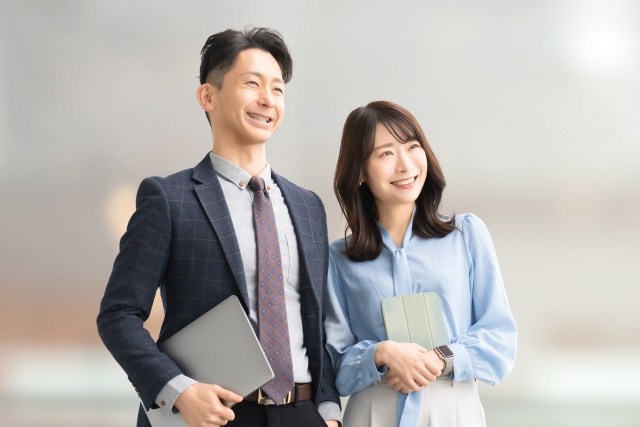 規制遵守を強化しつつ業務効率化を実現するために金融DXを推進する様子を表したイメージ