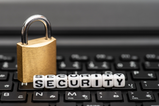 金融DX推進におけるセキュリティ強化の重要性を示すイメージ