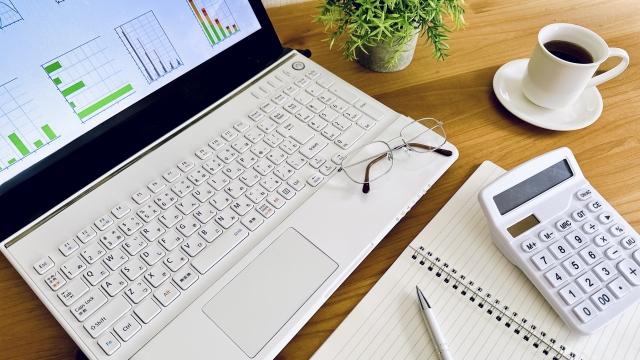 金融DX成功のための現状と課題把握をする様子を表したイメージ