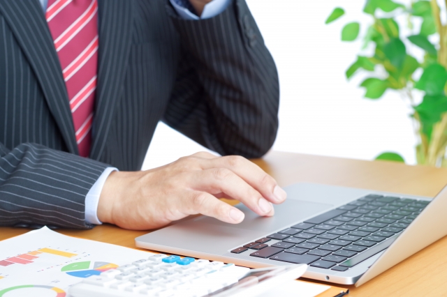 保険DX実現のためにセキュリティ対策をしている様子を表したイメージ