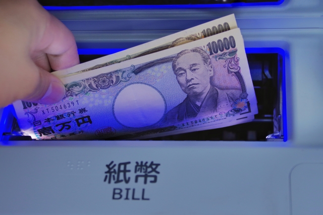 金融業界においてスマートATMとは何かについて示したイメージ