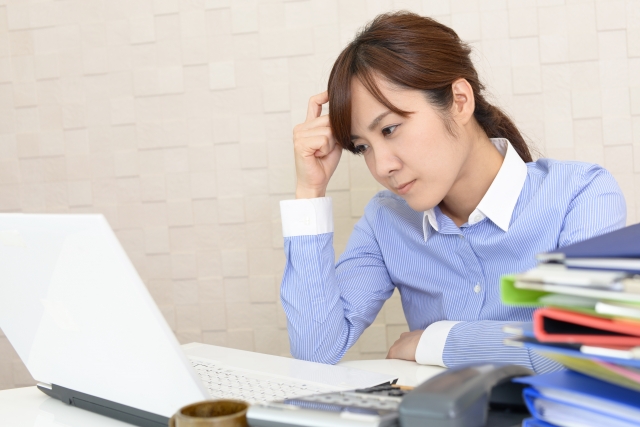 金融業界におけるシステム老朽化の現状を表すイメージ