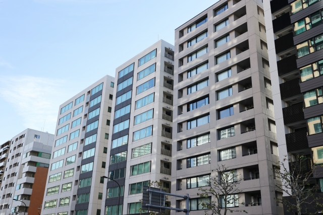 金融DX推進でシステム老朽化の脱却を成功させた国内金融機関の事例紹介のイメージ