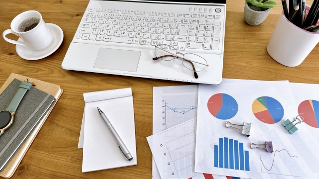 オンラインシフトを導入する上で必要な金融DX推進のステップを示す様子を表したイメージ