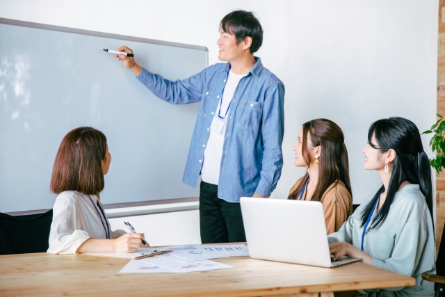 顧客ニーズに対応するための金融DX推進ステップを示したイメージ