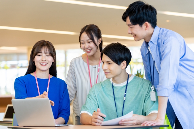 オープンイノベーションの導入が金融DXの推進につながる理由を示した様子を表したイメージ