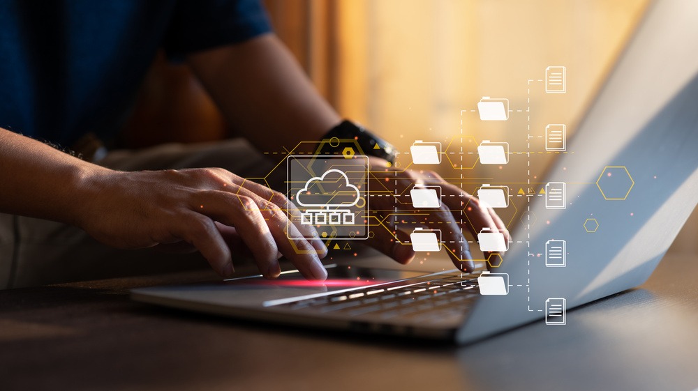 紙ベースの管理から脱却しデータ活用による透明性の高い体制を構築する調達DXのイメージ