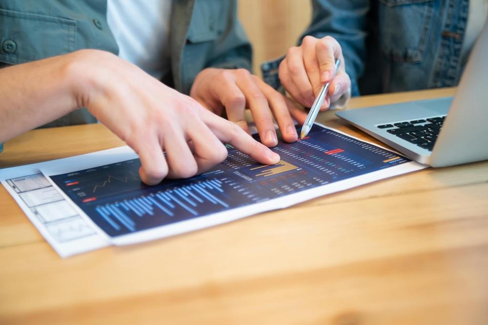 アジャイル開発の進め方を図解での理解に努めるイメージ