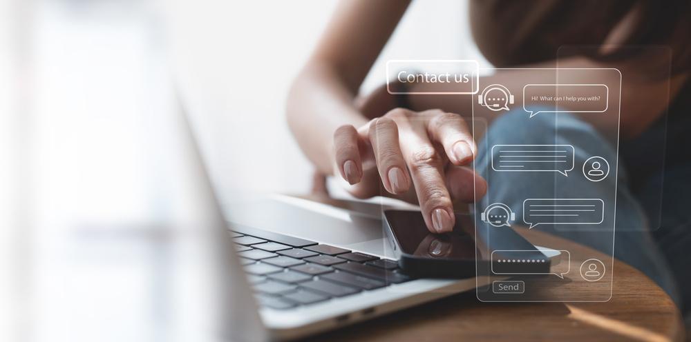 総務DXで使用されているAIツールを紹介しているイメージ