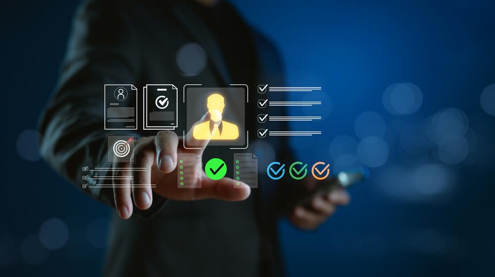 自社に適したツールを総合的に評価して選定する労務DXのイメージ