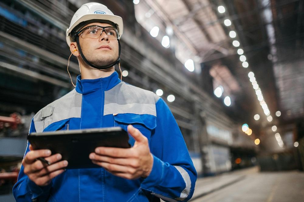 成功事例から学ぶ製造業DX推進のポイントと実践的な取り組みを表す製造業DXのイメージ