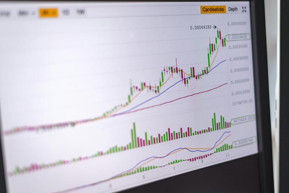 需要予測の高度化で在庫最適化と生産計画の効率化を実現する製造業AI需要予測のイメージ