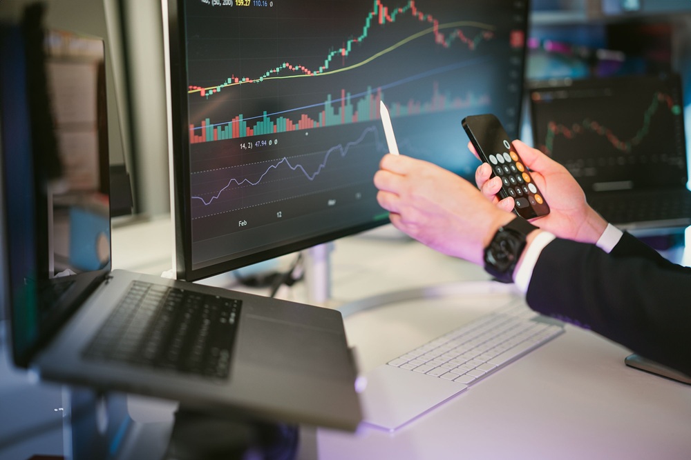 製造業におけるデータ活用と業務改善を実現したDX成功事例を紹介するDXのイメージ
